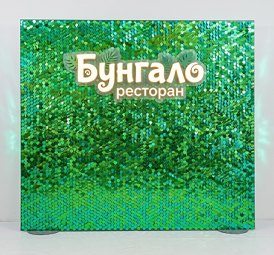 Фотозона со стойками и объёмным световым логотипом